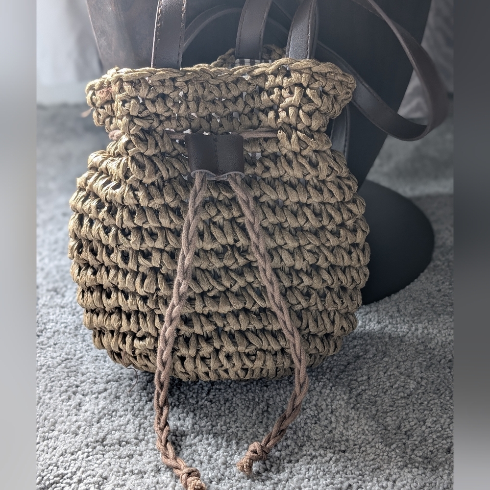 Straw Mini Bucket Back - Picture 2 of 8